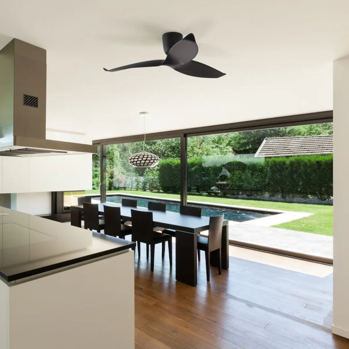 aeratron-ae+3-dc-inch-ceiling-fan-black-in-dining-room