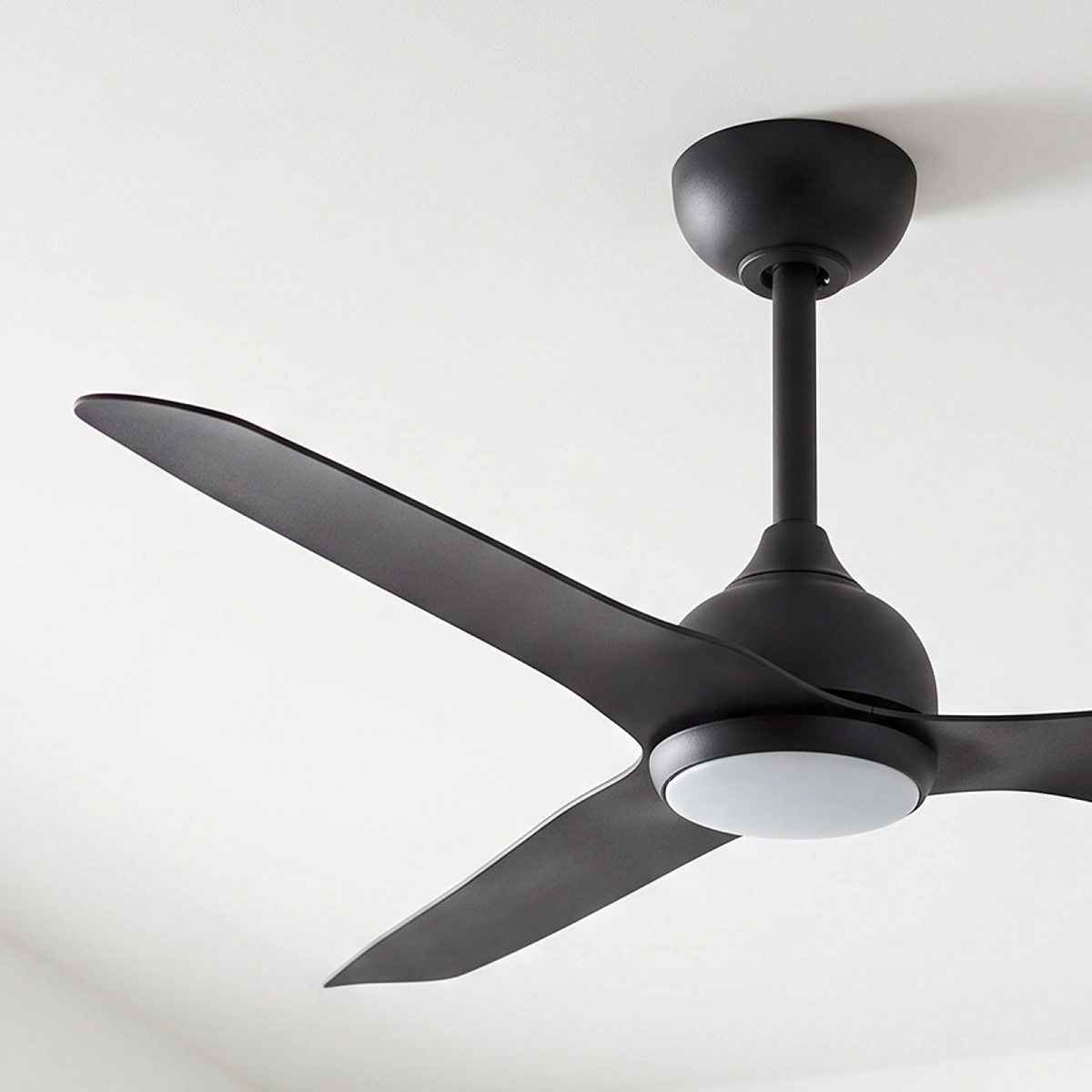 claro-whisper-dc-48-inch-ceiling-fan-black-with-led-light-close-up-angled-insitu
