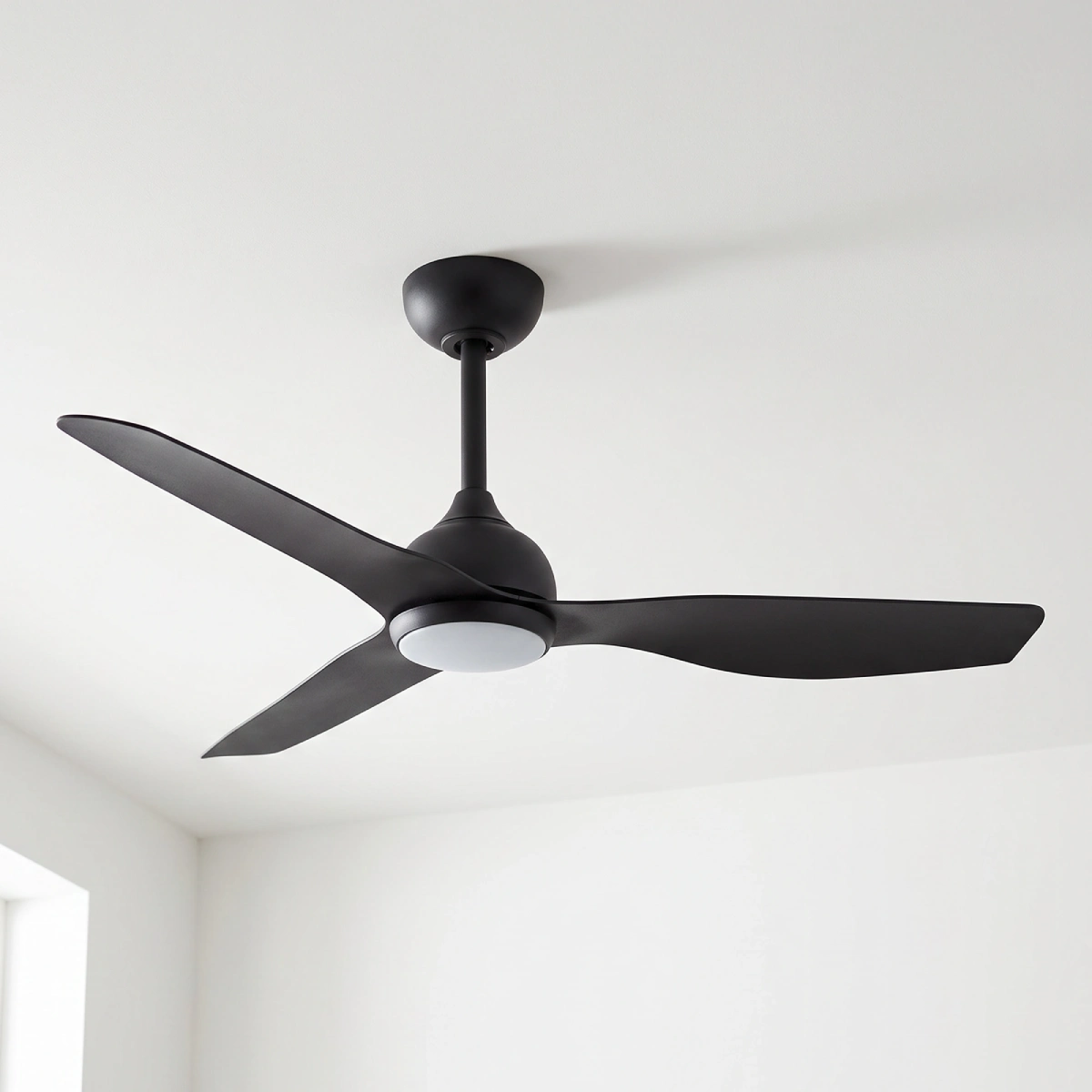 claro-whisper-dc-48-inch-ceiling-fan-black-with-led-light-close-up-insitu