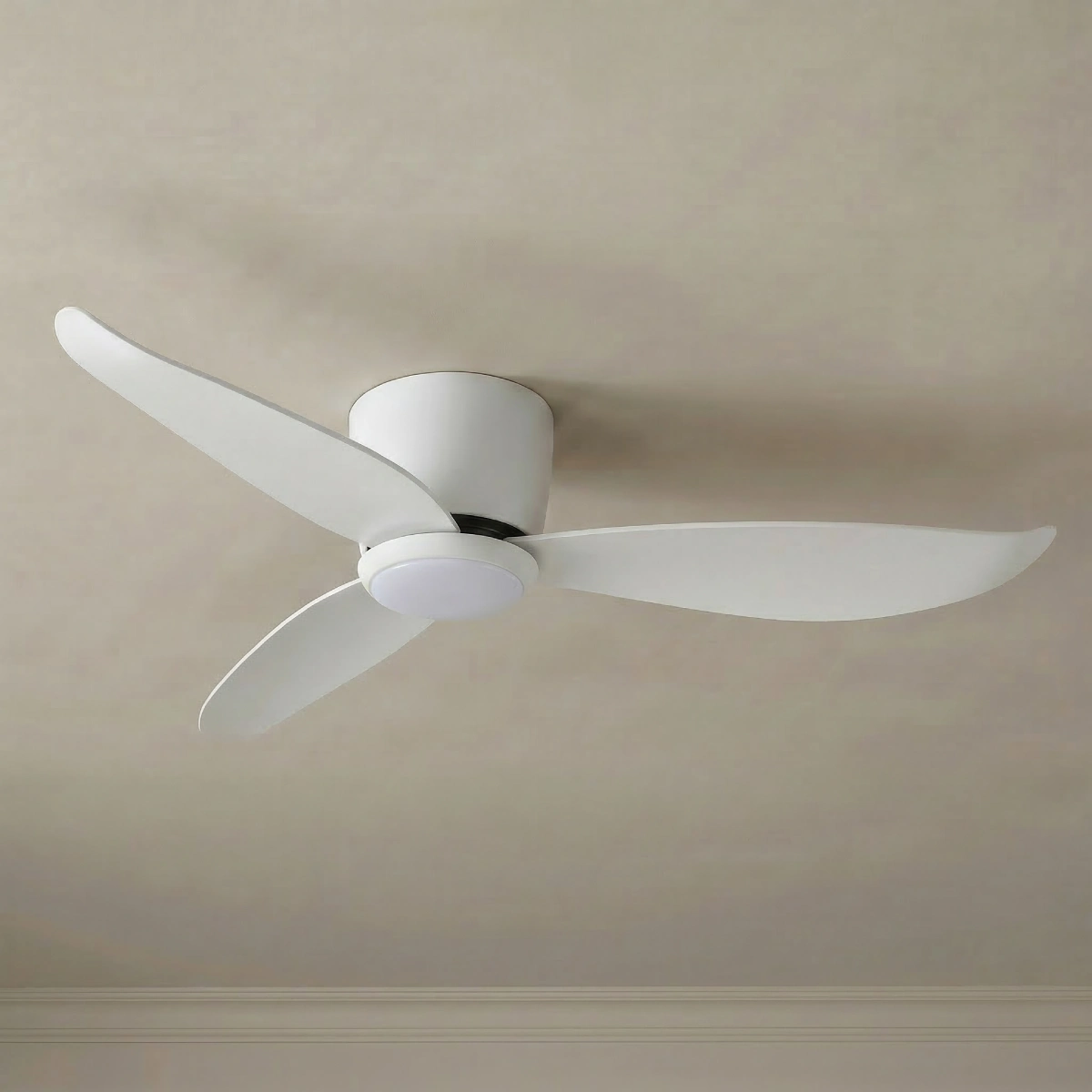 claro-essentials-spirit-dc-44-inches-white-with-light-close-up-insitu