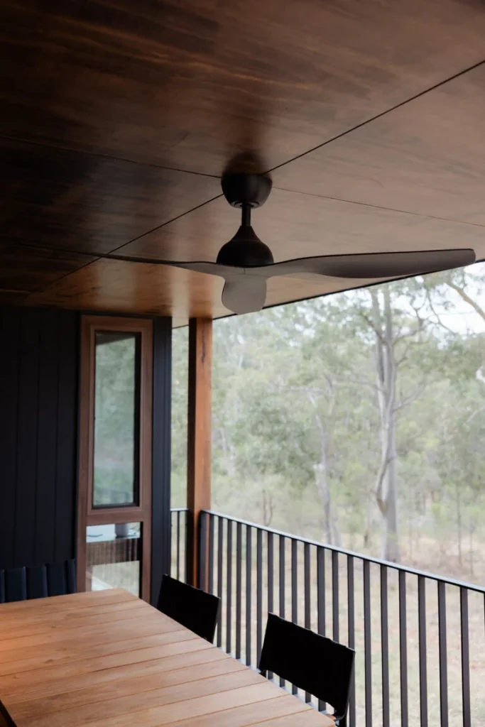 airwaves-8-black-ceiling-fan-insitu