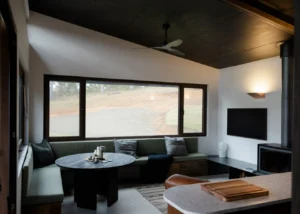 airwaves-8-ceiling-fan-in-living-room-lifestyle