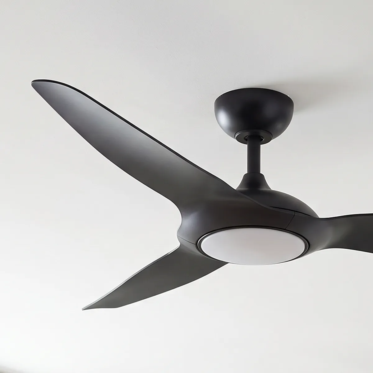 claro-glider-high-airflow-52-inch-dc-ceiling-fan-black-with-light-close-up